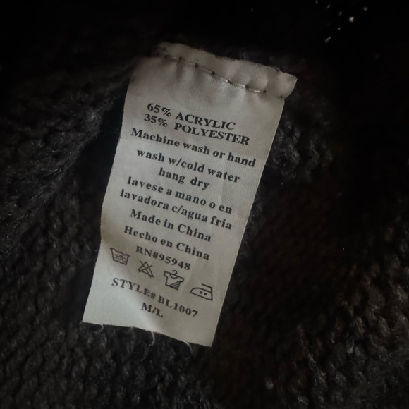 Cozy Casual Women's Charcoal Sweater - Picture 4 of 6